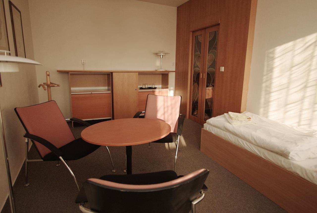 Kolej Akademie Hotel Brno Luaran gambar
